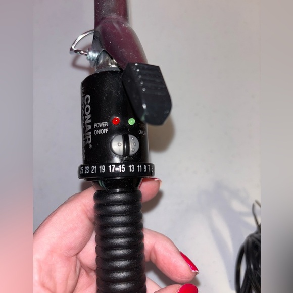 Conair 3/4 Barrel Black Curling Iron - Picture 2 of 4